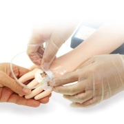 Simulador de mano pediátrica para punción IV M95 de Kyoto Kagaku